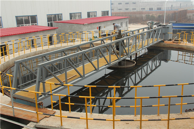 中心傳動(dòng)刮泥機(jī) 中心傳動(dòng)刮泥機(jī)